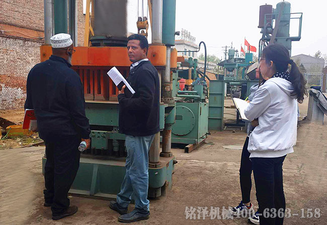 耐火材料壓磚機(jī)